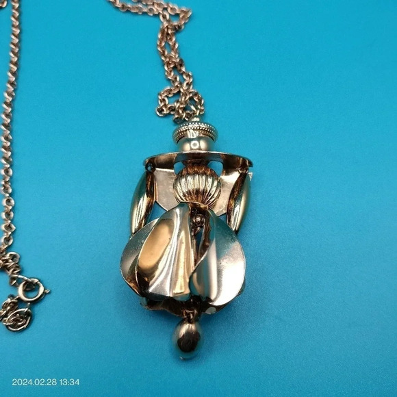 Whimsical Unbranded Gold Tone Dangle Person Pendant Necklace 32" - Picture 2 of 8